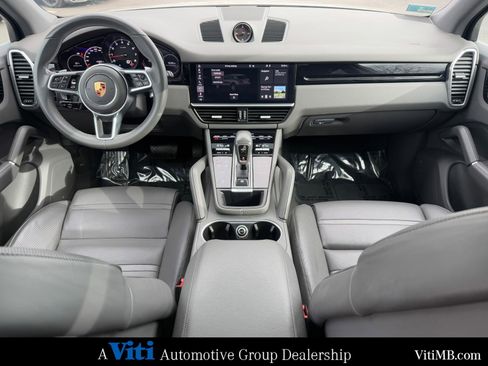 Used 2020 Porsche Cayenne image 2