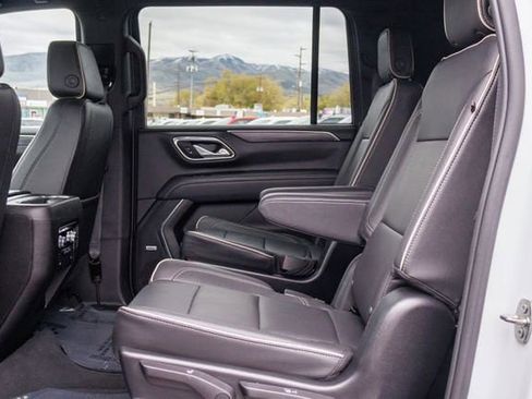 Used 2022 GMC Yukon XL SLT w/ SLT Premium Package AWD/4WD image 8