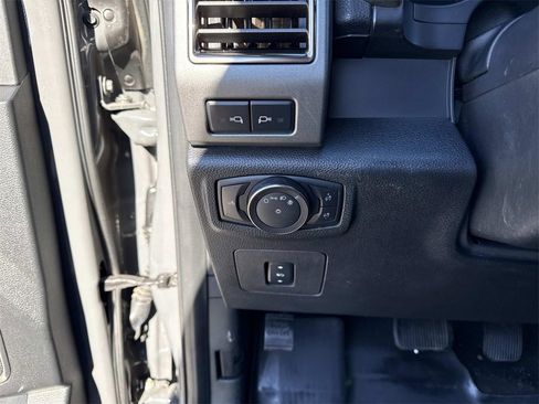 Used 2018 Ford F150 Raptor w/ Equipment Group 802A Luxury image 12