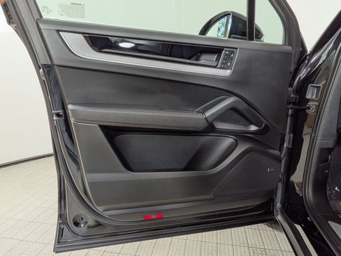 Certified 2025 Porsche Cayenne AWD/4WD image 14