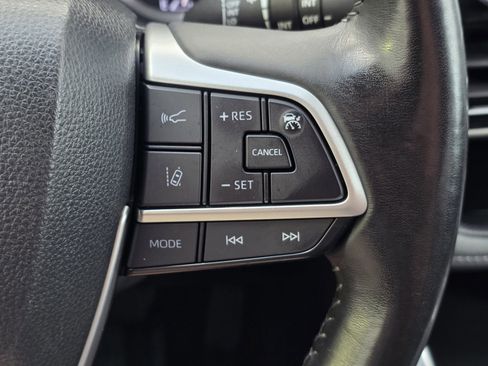 Used 2024 Toyota Highlander XLE image 29