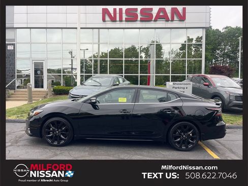Certified 2023 Nissan Maxima SR w/ Sport Mat Group FWD image 2