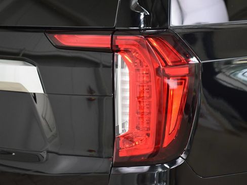 Used 2024 GMC Yukon XL Denali AWD/4WD image 21