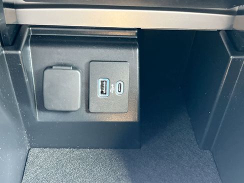Used 2023 Ford Explorer XLT w/ Equipment Group 202A AWD/4WD image 31