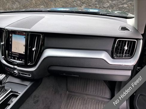 Used 2018 Volvo XC60 T5 Momentum w/ Vision Package AWD/4WD image 15