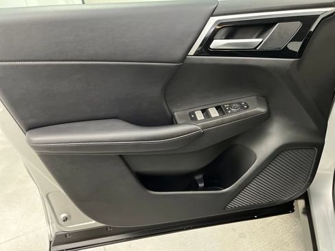 Used 2024 Mitsubishi Outlander SE FWD image 14
