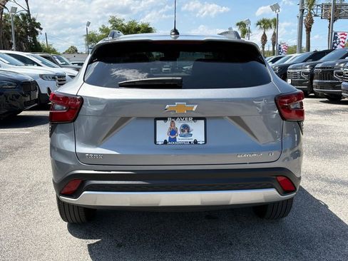 Used 2025 Chevrolet Trax LT w/ LT Convenience Package FWD image 6