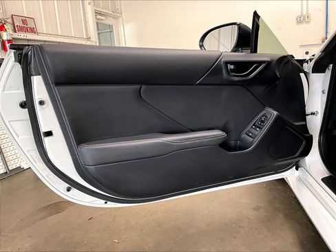 Used 2022 Toyota GR86 w/ ALL Weather Mat Package (TMS) image 22