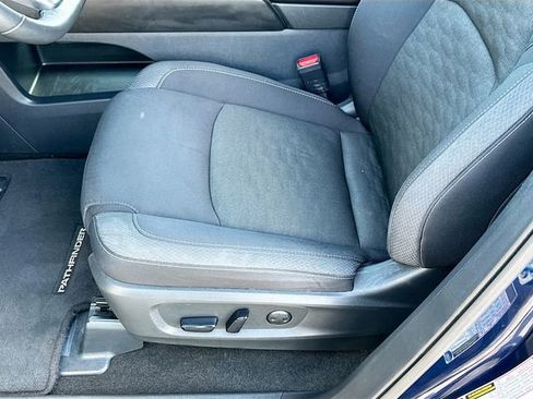 Used 2024 Nissan Pathfinder SV image 18