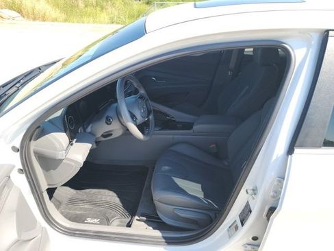 Used 2024 Hyundai Elantra SEL w/ Convenience Package FWD image 8