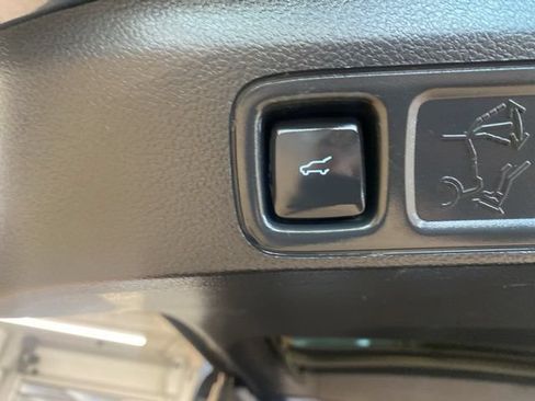 Used 2019 Ford Expedition XLT w/ Equipment Group 202A AWD/4WD image 10