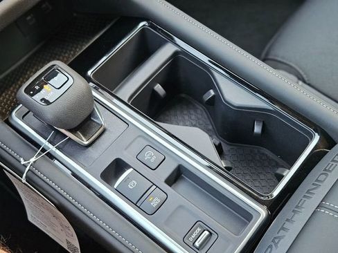 New 2025 Nissan Pathfinder SV image 19