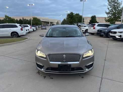 Used 2019 Lincoln MKZ Premiere image 2