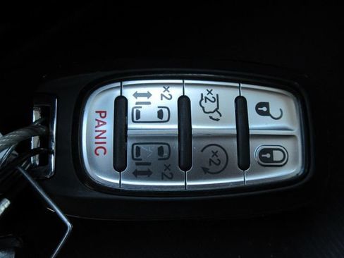 Used 2023 Chrysler Pacifica Touring-L FWD image 28