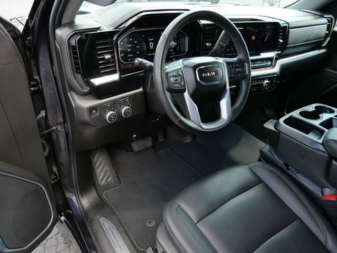 Used 2026 GMC Sierra 1500 SLT AWD/4WD image 15