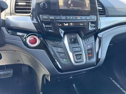 Used 2023 Honda Odyssey Touring image 18