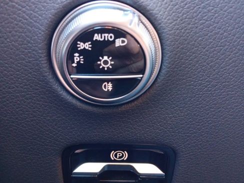 Used 2024 Mercedes-Benz GLC 300 4MATIC image 22