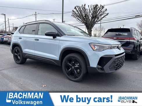 New 2026 Volkswagen Taos SE image 1