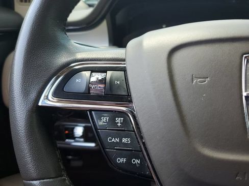 Used 2022 Lincoln Nautilus FWD w/ Premium Package image 21