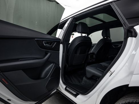 Certified 2022 Audi Q8 Premium Plus w/ Premium Plus Package image 18