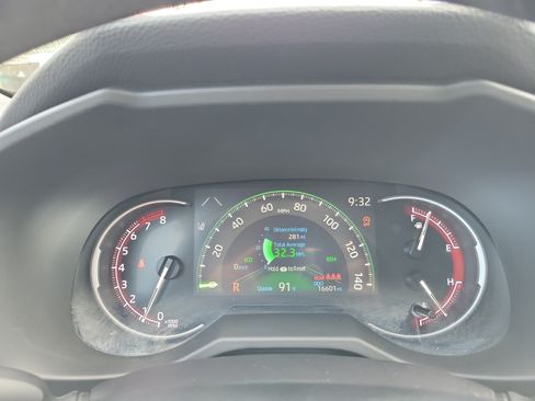 Certified 2025 Toyota RAV4 LE FWD image 31