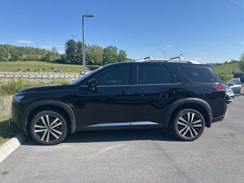 Used 2025 Nissan Pathfinder Platinum w/ Cargo Package image 3