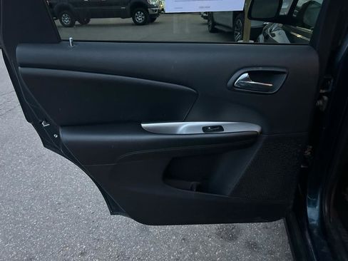 Used 2014 Dodge Journey SXT w/ Flexible Seating Group image 13