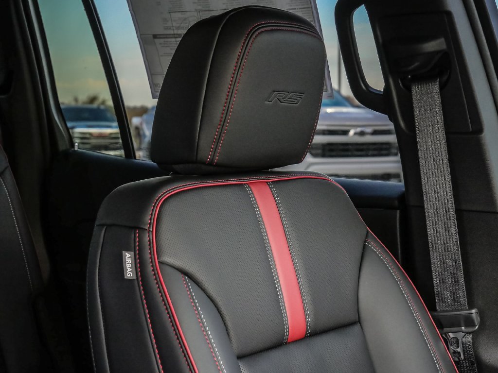 New 2027 Chevrolet Traverse RS w/ LPO, Floor Liner Package FWD image 19