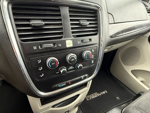 Used 2015 Dodge Grand Caravan SE w/ Quick Order Package 29E SE image 18