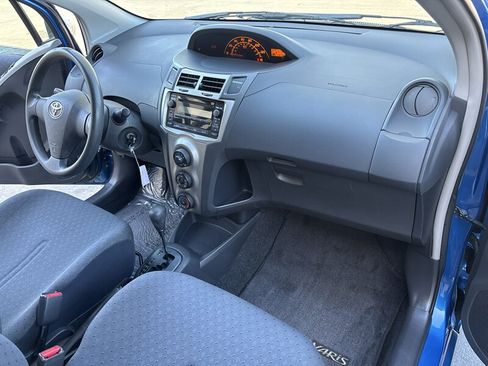Used 2010 Toyota Yaris 4-Door Hatchback FWD image 32