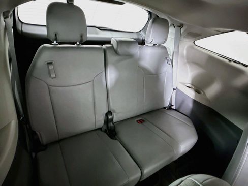 Used 2023 Toyota Sienna Limited FWD image 43