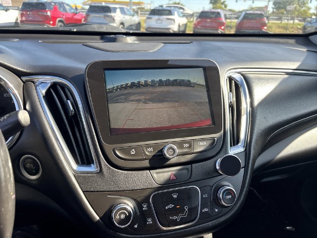 Used 2018 Chevrolet Malibu LT w/ Leather Package FWD image 27