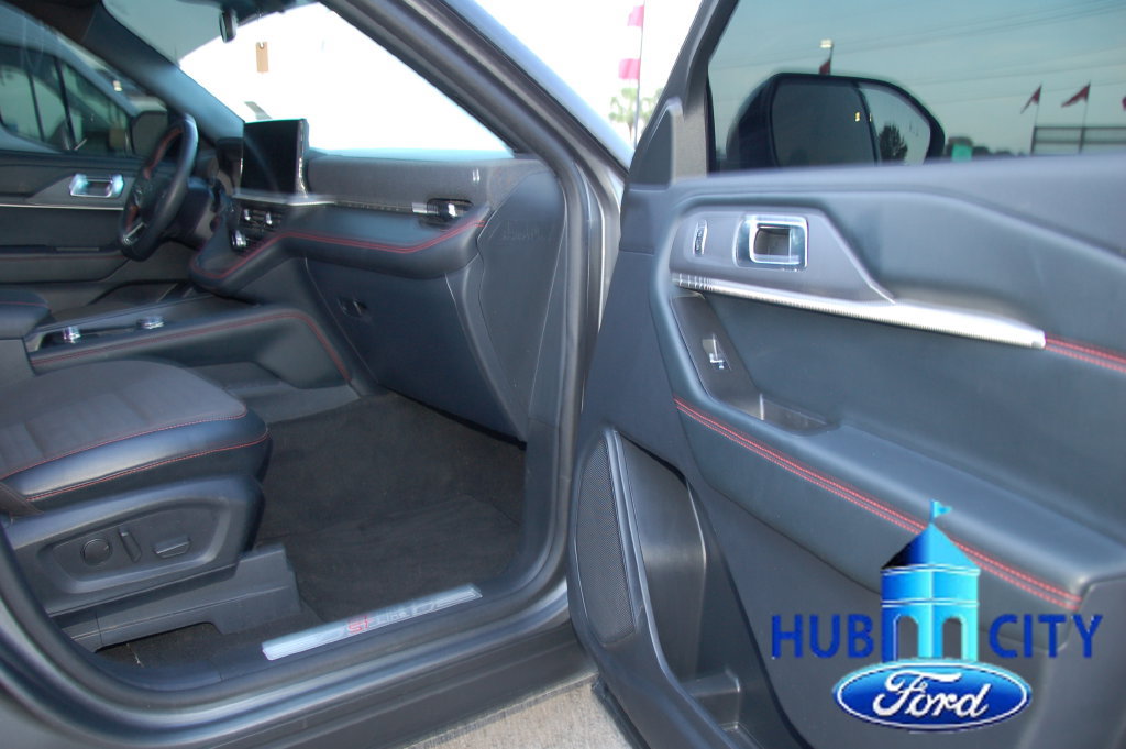 Used 2025 Ford Explorer ST-Line RWD image 17