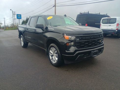 Used 2023 Chevrolet Silverado 1500 Custom AWD/4WD image 1