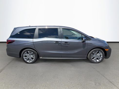 Used 2025 Honda Odyssey Touring image 2
