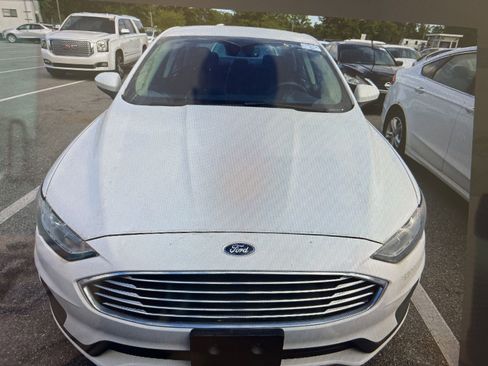 Used 2020 Ford Fusion SE FWD image 12