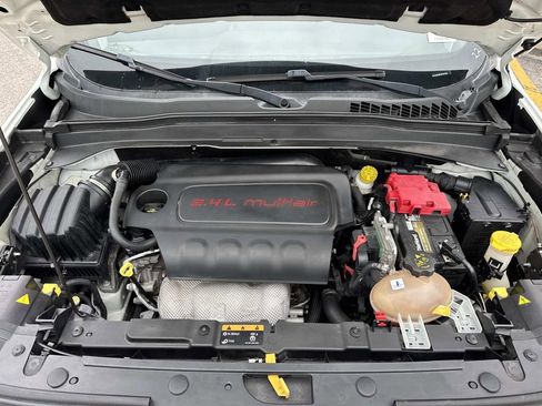 Used 2018 Jeep Renegade Trailhawk w/ Safety & Security Group AWD/4WD image 3