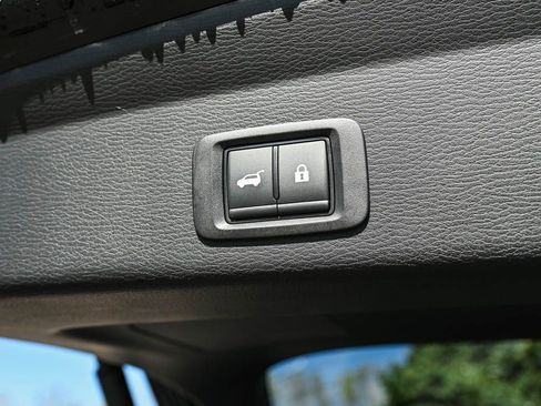 New 2025 Mitsubishi Outlander SE image 9