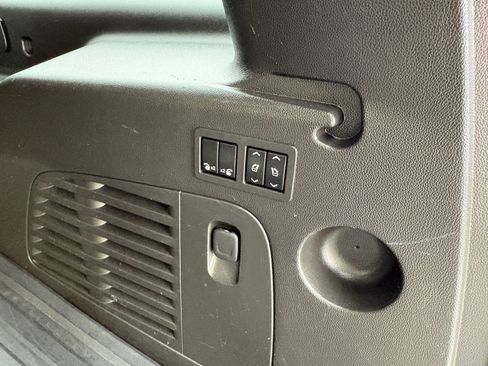 Used 2015 Chevrolet Suburban LTZ image 26