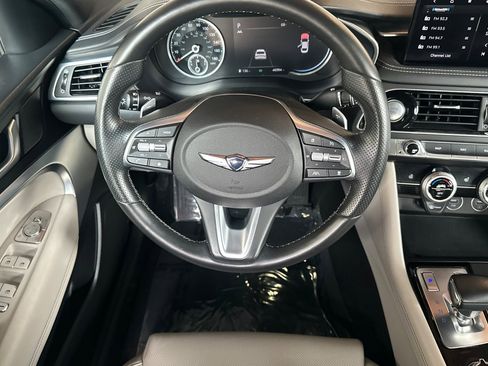 Used 2023 Genesis G70 2.0T image 17
