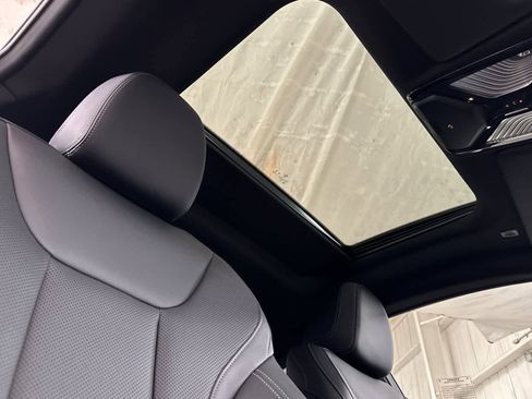 Used 2023 BMW 430i Coupe w/ M Sport Package image 16