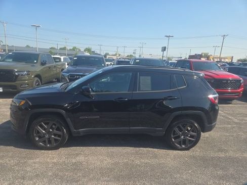 Used 2025 Jeep Compass Limited w/ Sun & Sound Group AWD/4WD image 4