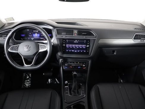 Used 2023 Volkswagen Tiguan SE FWD image 16