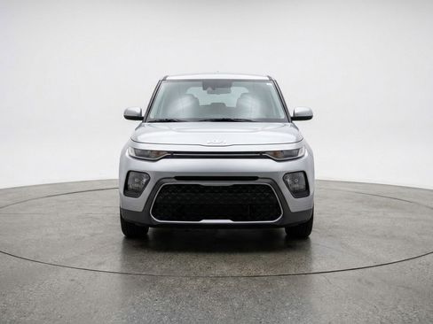 Used 2025 Kia Soul LX w/ LX Technology Package FWD image 2