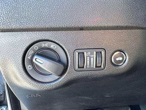Used 2023 Dodge Charger SXT RWD image 15
