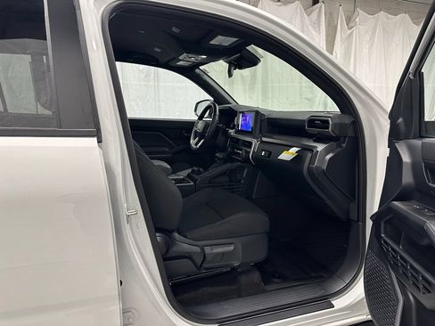 Used 2025 Toyota 4Runner SR5 AWD/4WD image 56