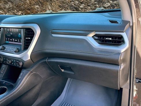Used 2018 GMC Acadia SLT image 15
