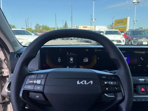 Used 2025 Kia K4 LXS FWD image 28