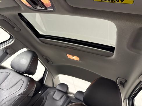 Used 2023 Hyundai Elantra Limited w/ Preferred Accessory Package image 23