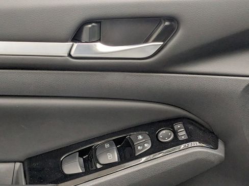 New 2025 Nissan Altima 2.5 SR w/ SR Premium Package image 8